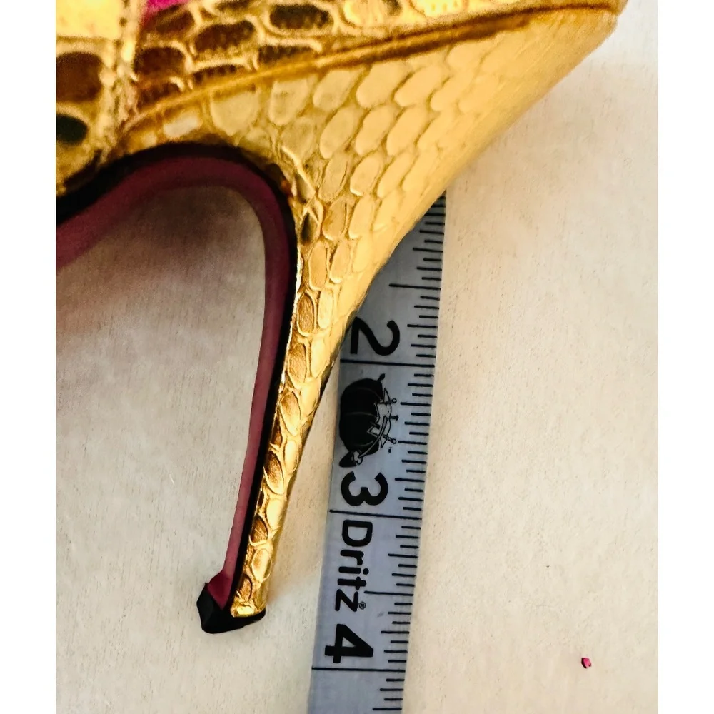 Betsey Johnson Gold Foiled Bow Accent Open Toed Slingback Heel, 9m - Picture 7 of 8